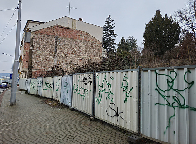 Další trik developera. Pro bytovku místo zbourané vily chce změnit povolenou výšku