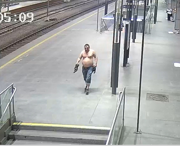 V kupé se porvali, došlo i na loupež. Policie hledá muže z vlaku