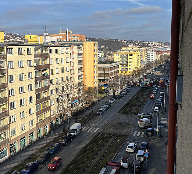 Dívku srazila při přebíhání silnice tramvaj, kvůli výpadku paměti skončila v nemocnici