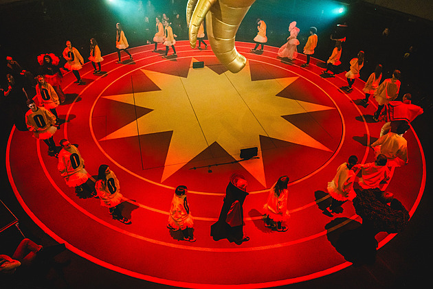 Lidská zoo s herci, boxery a gospelem. Můj největší divadelní počin, říká režisér Tauš