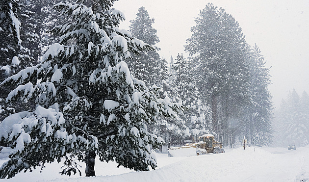 V Kalifornii našli po pádu laviny šest lyžařů, dalších deset se pohřešuje