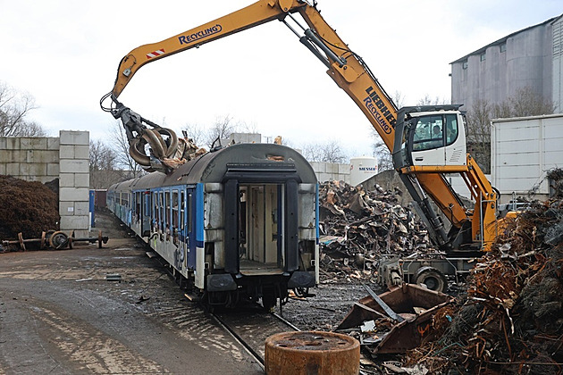České dráhy se zbavují starých vozidel, loni jich poslaly do šrotu 279