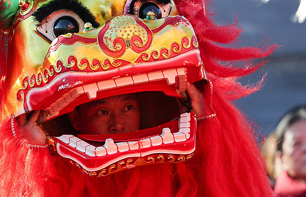 Divoká jízda na Ohnivém koni. Co přinese nový lunární rok, který je vnímán jako rizikovější