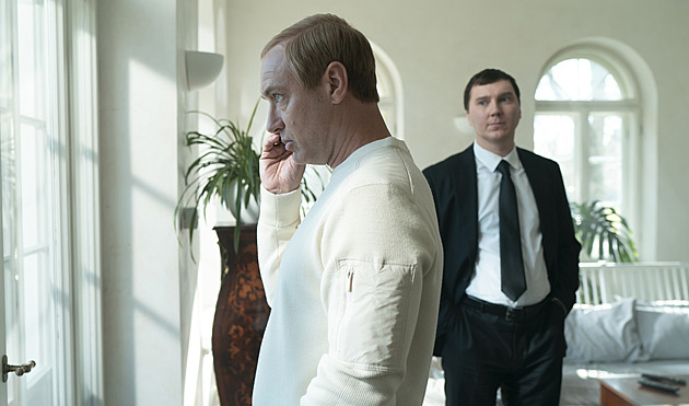 Putin ve filmu Čaroděj z Kremlu budí vášně i pohoršení. Jako by Rusové točili Trumpa