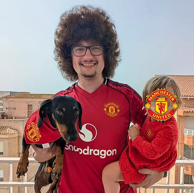 Ostříhá se konečně? Vlasatý fanda United potřebuje jednu výhru, proti bude i Souček