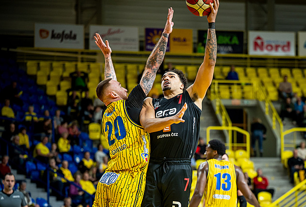 Pohárové semifinále jasně pro Nymburk, trefil rekordních 24 trojek, zapsal 135 bodů