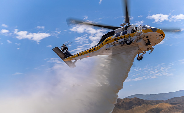 Hoří? Černý jestřáb připraven. Firma vdechuje vrtulníkům druhý život