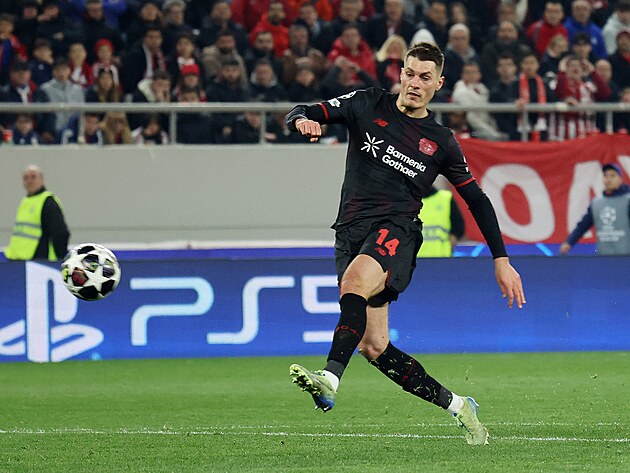 Patrik Schick z Leverkusenu st��l� g�l ve vy�azovac� f�zi Ligy mistr� proti...