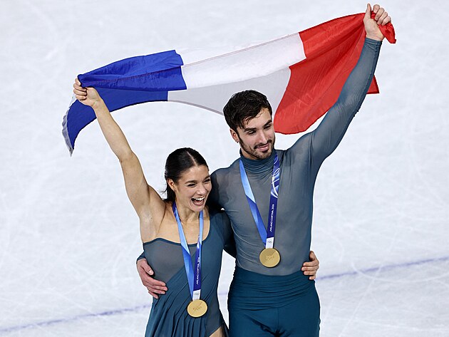 Krasobrusla�sk� p�r Laurence Fournierov� Beaudryov� a Guillaume Cizeron slav�...