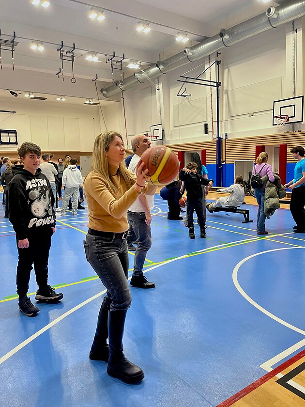 �kola, kde studenti tr�nuj� hlavu i t�lo.