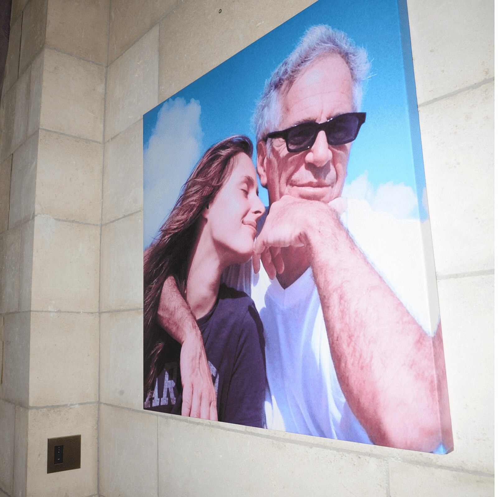 Epsteina bylo možné zastavit. Vinni jsou i ti, kteří se „jen“ dívali vedle