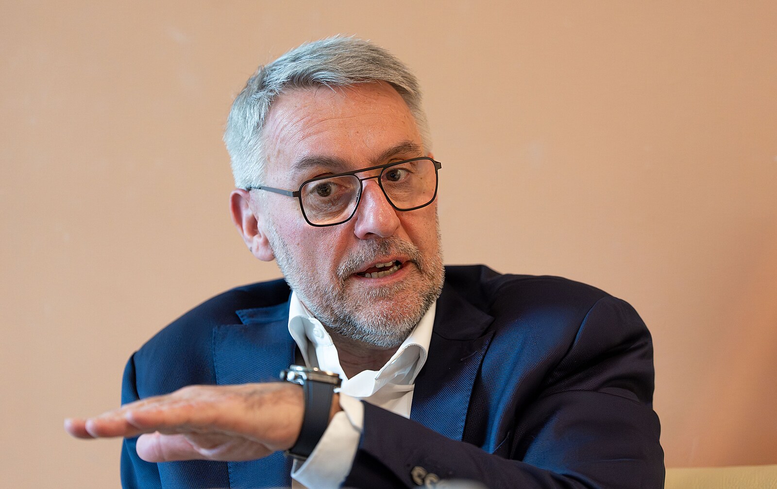 Policie v souvislosti se žhářským útokem v Pardubicích zadržela celkem pět lidí