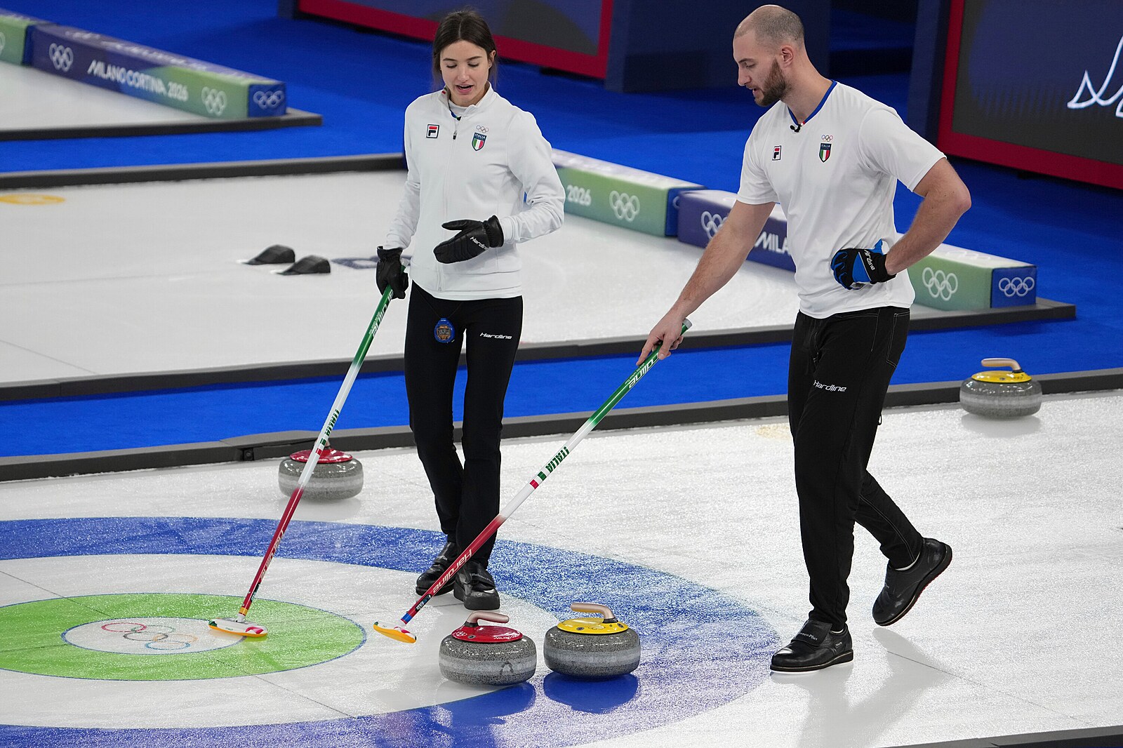 Bronz vybojovali italští curleři, o zlato se večer utkají Švédsko a Spojené státy