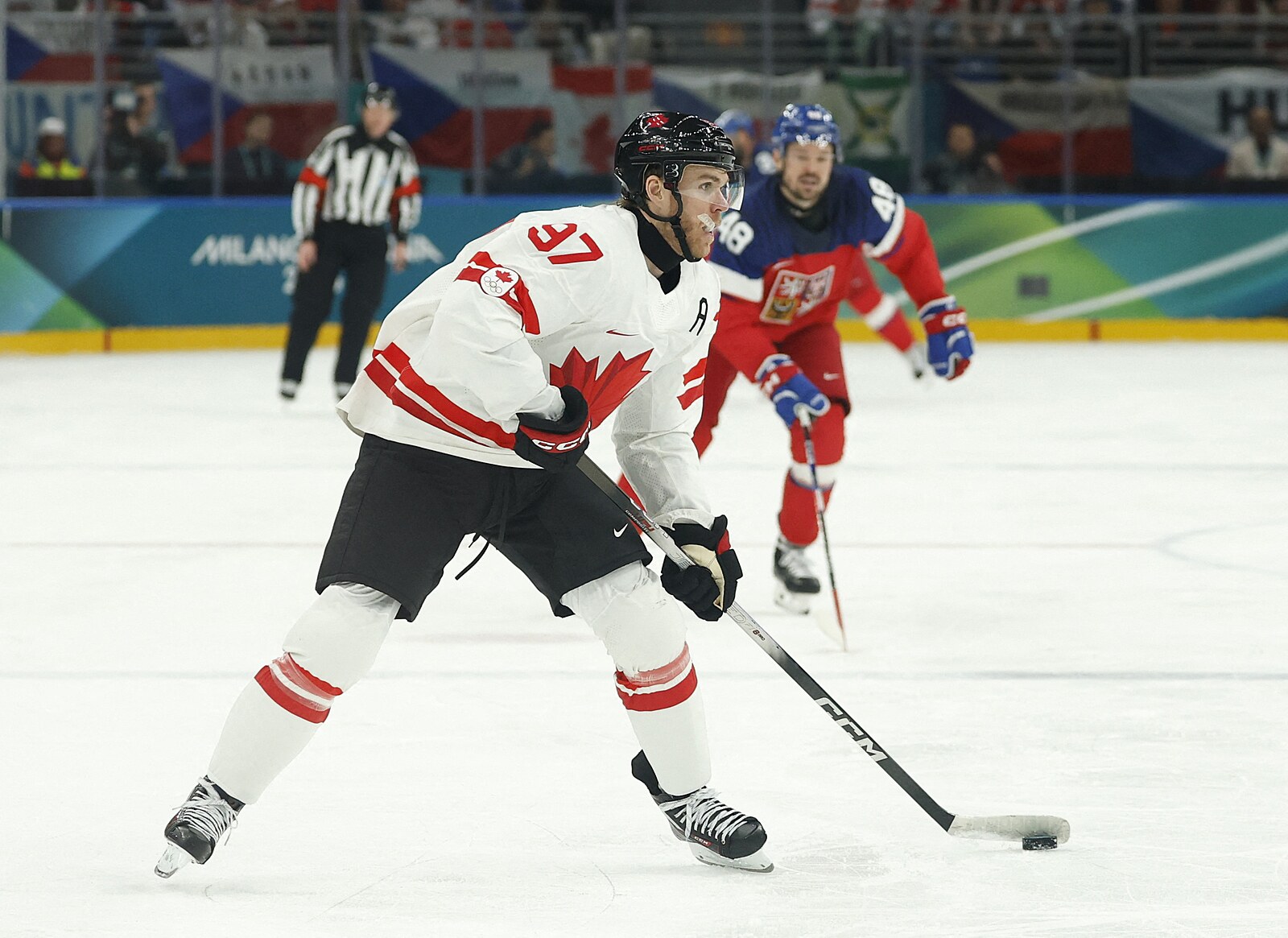 Ruský novinář zkoušel McDavida: Nemáme právo tu taky být? Slováků se ptali na KHL