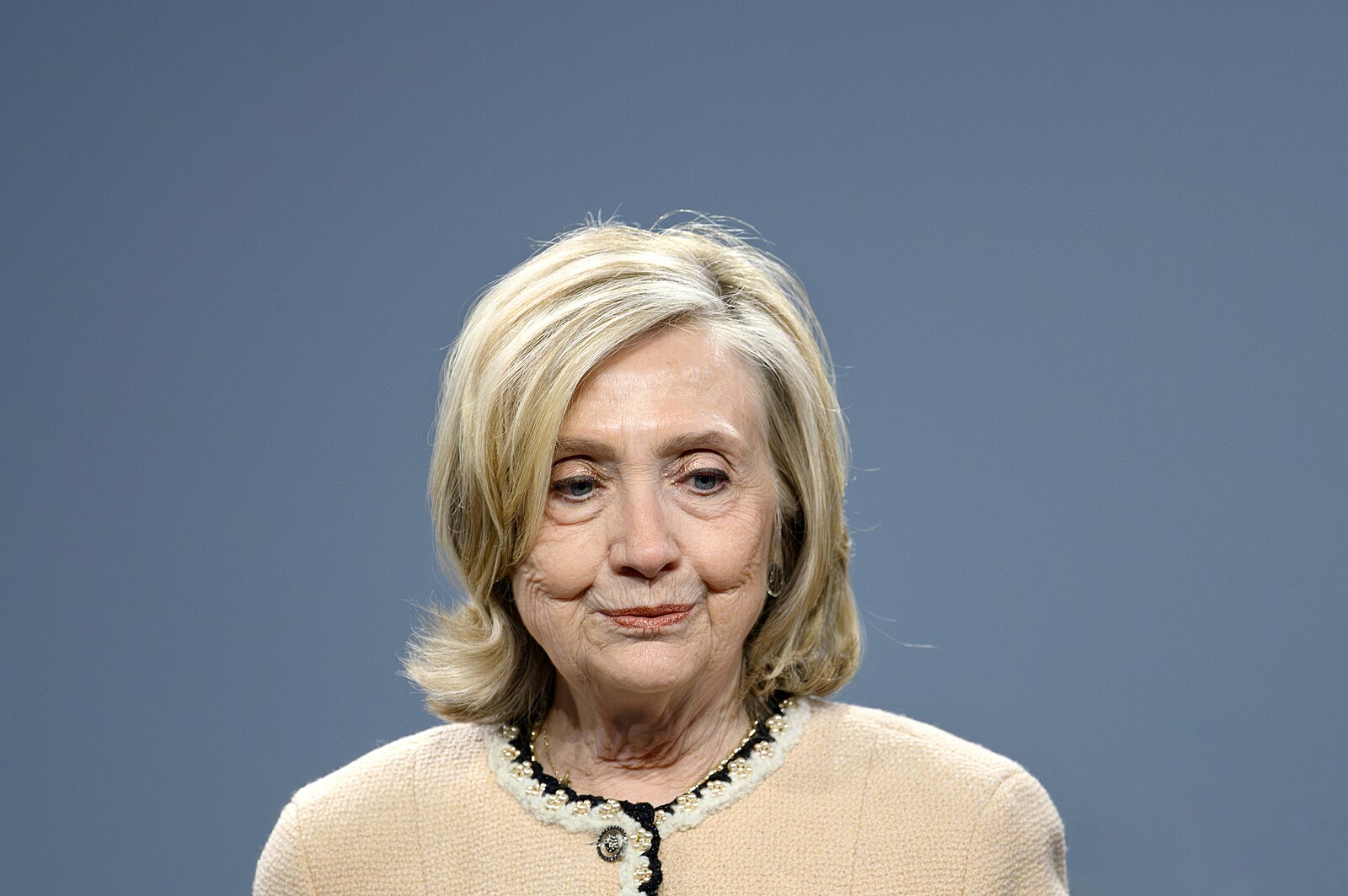 Přestaňte tutlat Epsteinovy spisy, vyzvala Clintonová. Není co skrývat, vzkázal Trump