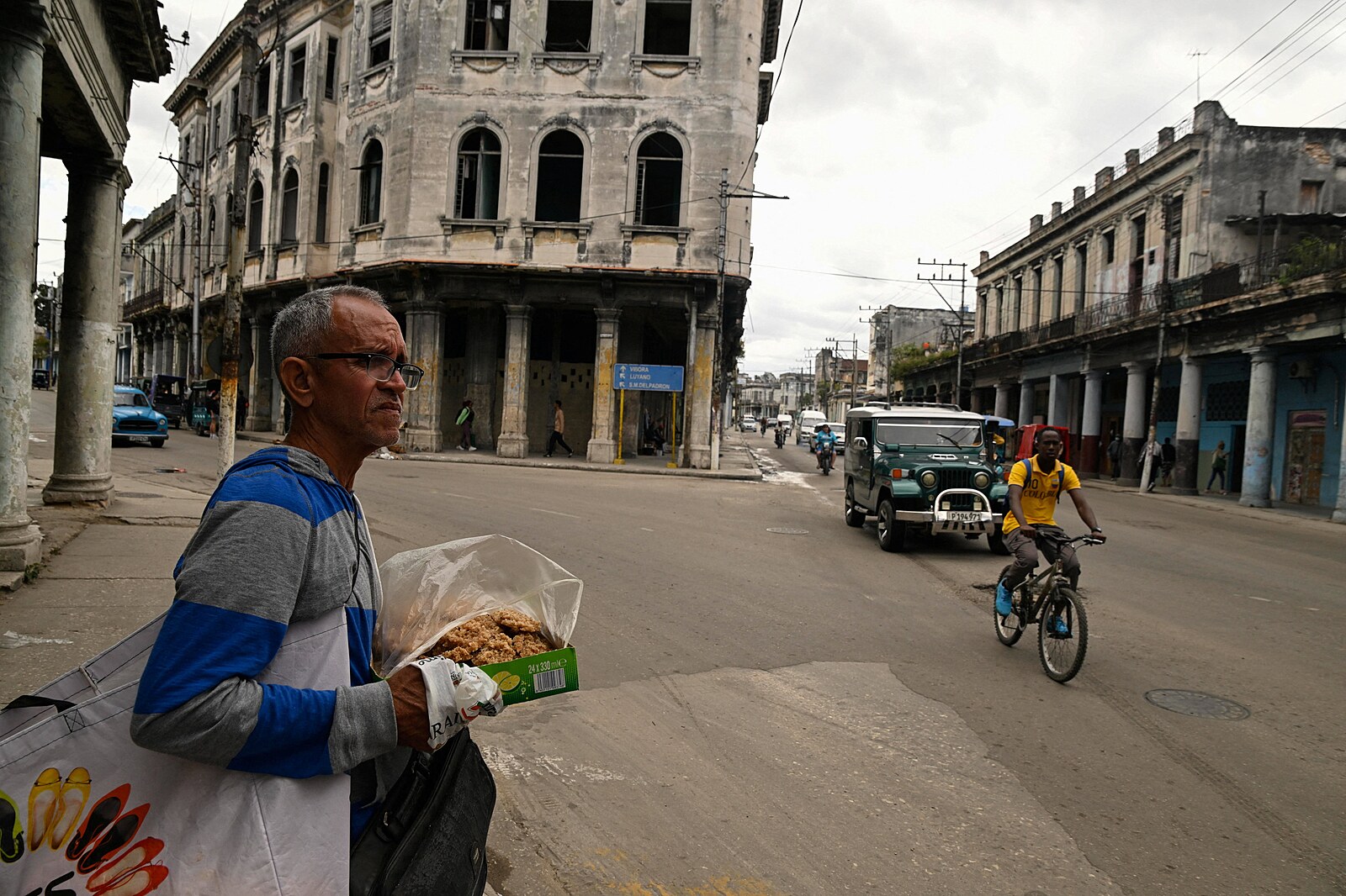 Nefunguje skoro nic, začíná chybět jídlo. Jak Kubu potápí americká ropná blokáda