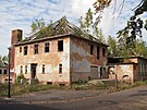 Na místním nádra�í byly k vid�ní na sousedních nástupi�tích vlaky s cedulemi:...
