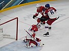Luká� Dostál (1) zasahuje v zápase se �výcarskem (15. února 2026)
