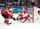 Timo Meier ze �výcarska st�ílí na branku Luká� Dostála. (15. února 2026)