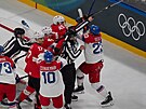 Luká� Sedlák (23) v souboji s Michaelem Forou ze �výcarska. (15. února 2026)