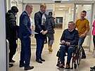 Premiér Andrej Babi� a ministr zdravotnictví Adam Vojt�ch nav�tívili Krajskou...