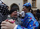 Masopustní pr�vod plný krojovaných ú�astník� i rozli�ných masek pro�el také...