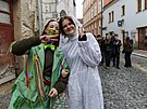 Masopustní pr�vod plný krojovaných ú�astník� i rozli�ných masek pro�el také...