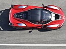 Model FXX-K Evo vyu�ívá hybridní technologii z Formule 1.