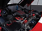Zatímco výchozí silni�ní Ferrari Enzo pou�ívalo 6,0litrový motor V12, FXX...