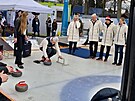 Prezident Petr Pavel si na olympijském festivalu na �eskobud�jovickém...