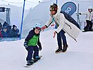 Snowboardistka a st�íbrná medailistka Eva Adamczyková p�ijela v úterý nav�tívit...