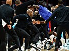 Trené�i Charlotte Hornets a Detroit Pistons se pokou�ejí hasit konflikt.