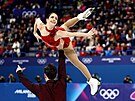 Deanna Stellatová-Dudeková a Maxime Deschamps z Kanady vystupují b�hem volné...