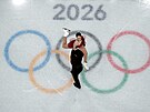 Deanna Stellatová-Dudeková a Maxime Deschamps z Kanady vystupují b�hem volné...