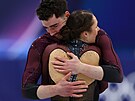 Annika Hockeová a Robert Kunkel z N�mecka sout�í v krasobruslení dvojic.