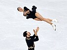 Rebecca Ghilardiová a Filippo Ambrosini z Itálie vystupují b�hem volné jízdy....