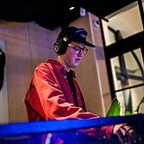 Ve�er pln� chut�, v�n� a hudby