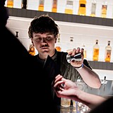 Ve�er pln� chut�, v�n� a hudby