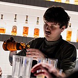 Ve�er pln� chut�, v�n� a hudby