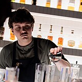 Ve�er pln� chut�, v�n� a hudby