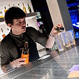 Ve�er pln� chut�, v�n� a hudby