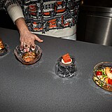 Ve�er pln� chut�, v�n� a hudby