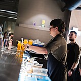 Ve�er pln� chut�, v�n� a hudby