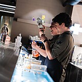 Ve�er pln� chut�, v�n� a hudby