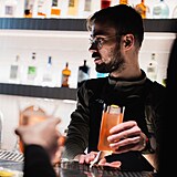 Ve�er pln� chut�, v�n� a hudby