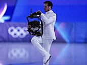 Jordan Cowan na ZOH Milán-Cortina 2026. Stal se prvním kameramanem v historii...