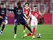 Mendes z PSG (vlevo) svádí souboj s Vandersonem z Monaka.