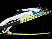 �e�ka Ane�ka Indrá�ková v akci b�hem prvního kola v disciplín� skok na ly�ích....