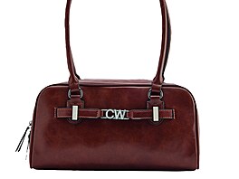 Hn�dá kabelka se zlatými písmeny na p�ezce má ideální st�ední velikost pro...