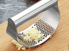 Kolébkový lis na �esnek